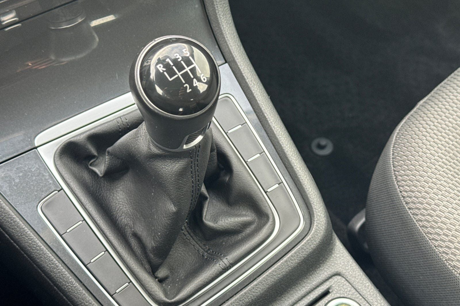 2019 Volkswagen Golf S